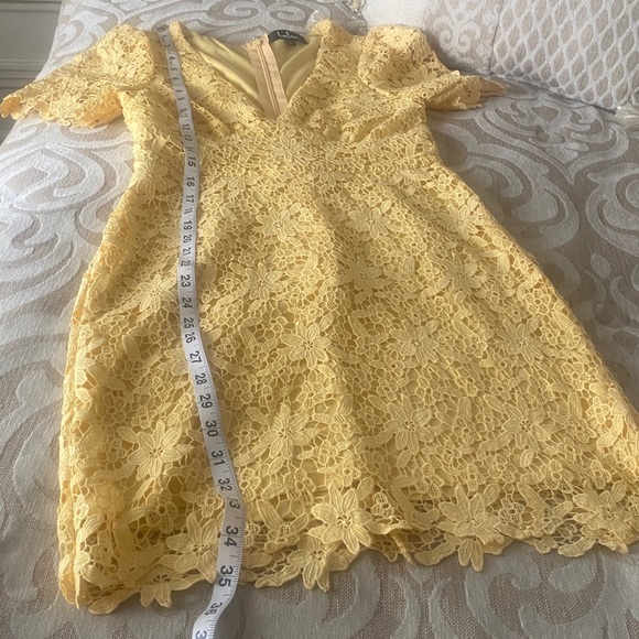 Lulu’s Yellow Lace Dress V-Neck Cocktail Mini Flutter Sleeve Structured Lace S - Picture 7 of 12